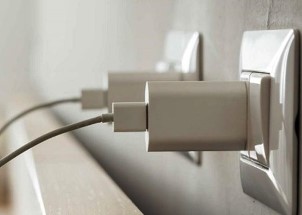 incarcator-in-priza
instalatie electrica